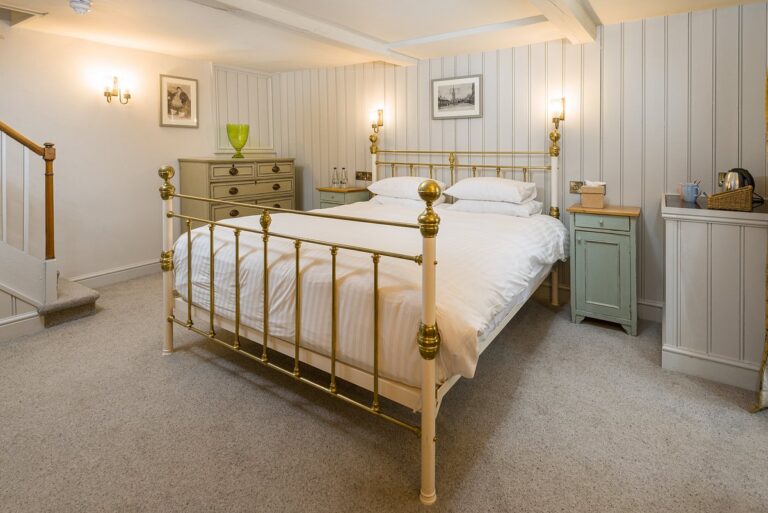 the crown hotel stamford 768x513