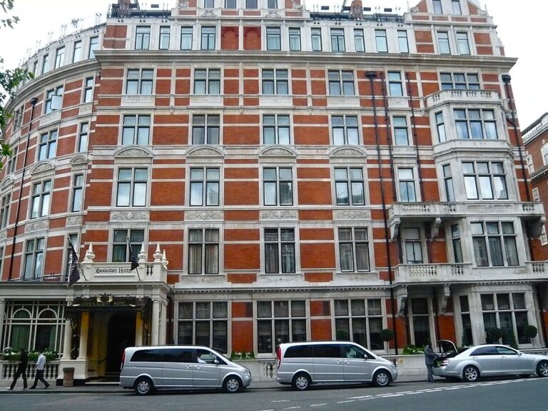 Mount St 3768612442 768x576